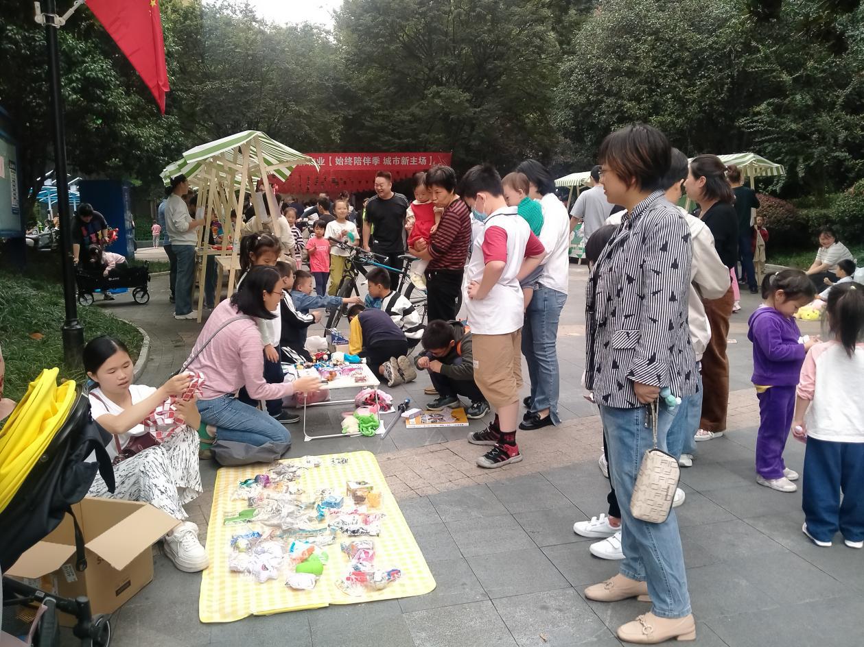 五里墩街道龙居社区：华诞逢月满 融熠照人间3