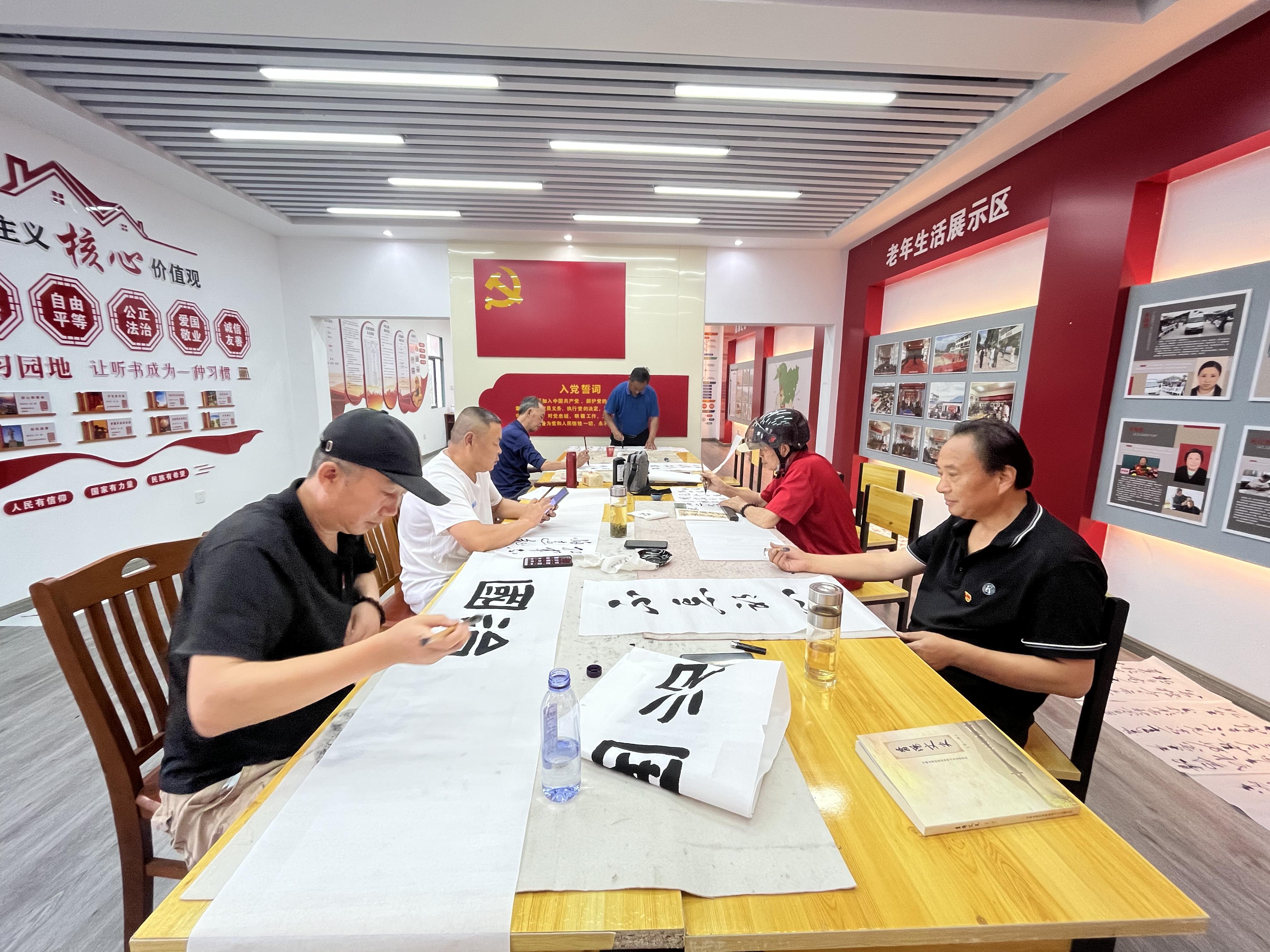2023年6月13日，庙前新农书画社举办书画创作活动