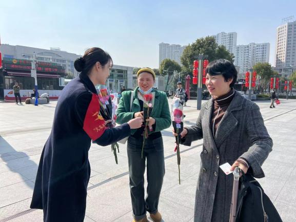 D:/3月资料/花开有梦，魅力巾帼（合肥火车站）/送花/c31b2817ea7b18edd704f3ee46f093c.jpgc31b2817ea7b18edd704f3ee46f093c