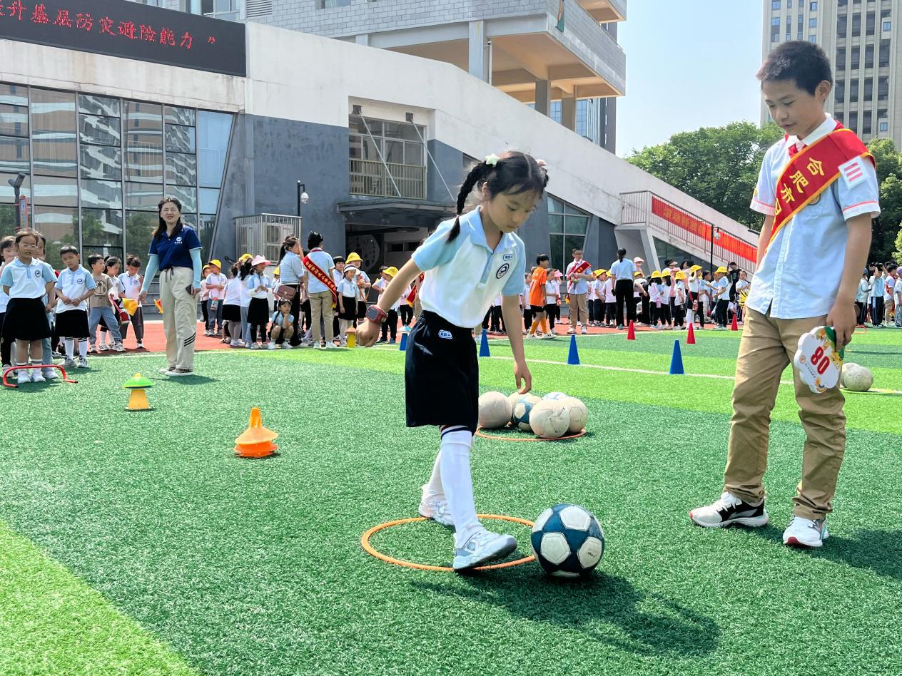 4d93e42ffa2649aea653b75cf018335