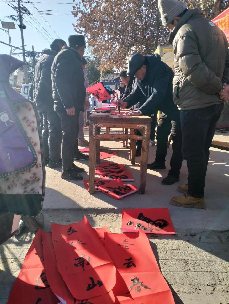 金龙辞旧过新年  银蛇迎春送春联 (2)