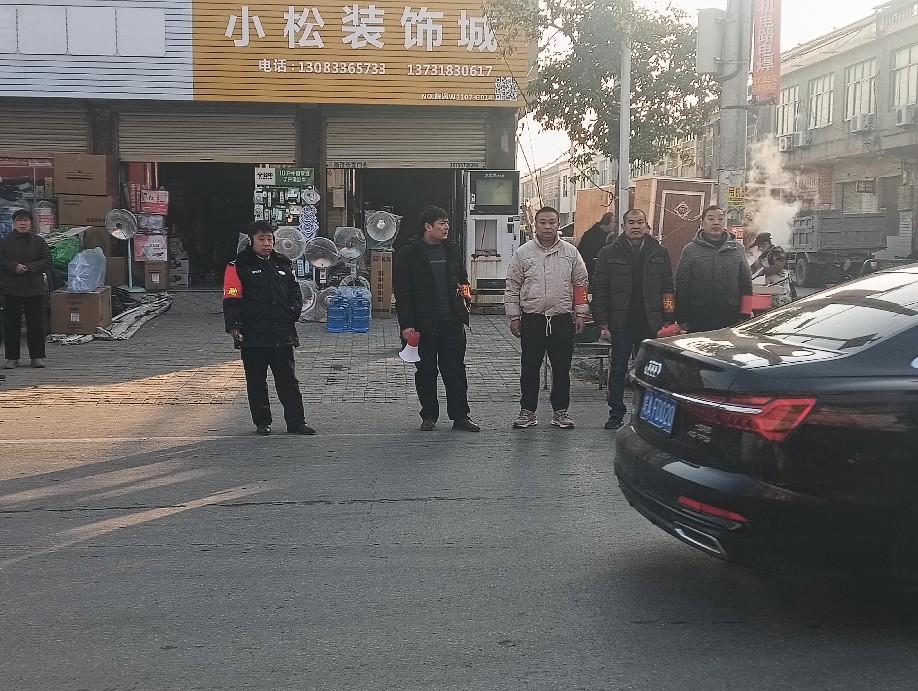 开展集镇交通整治   畅通群众回家之路