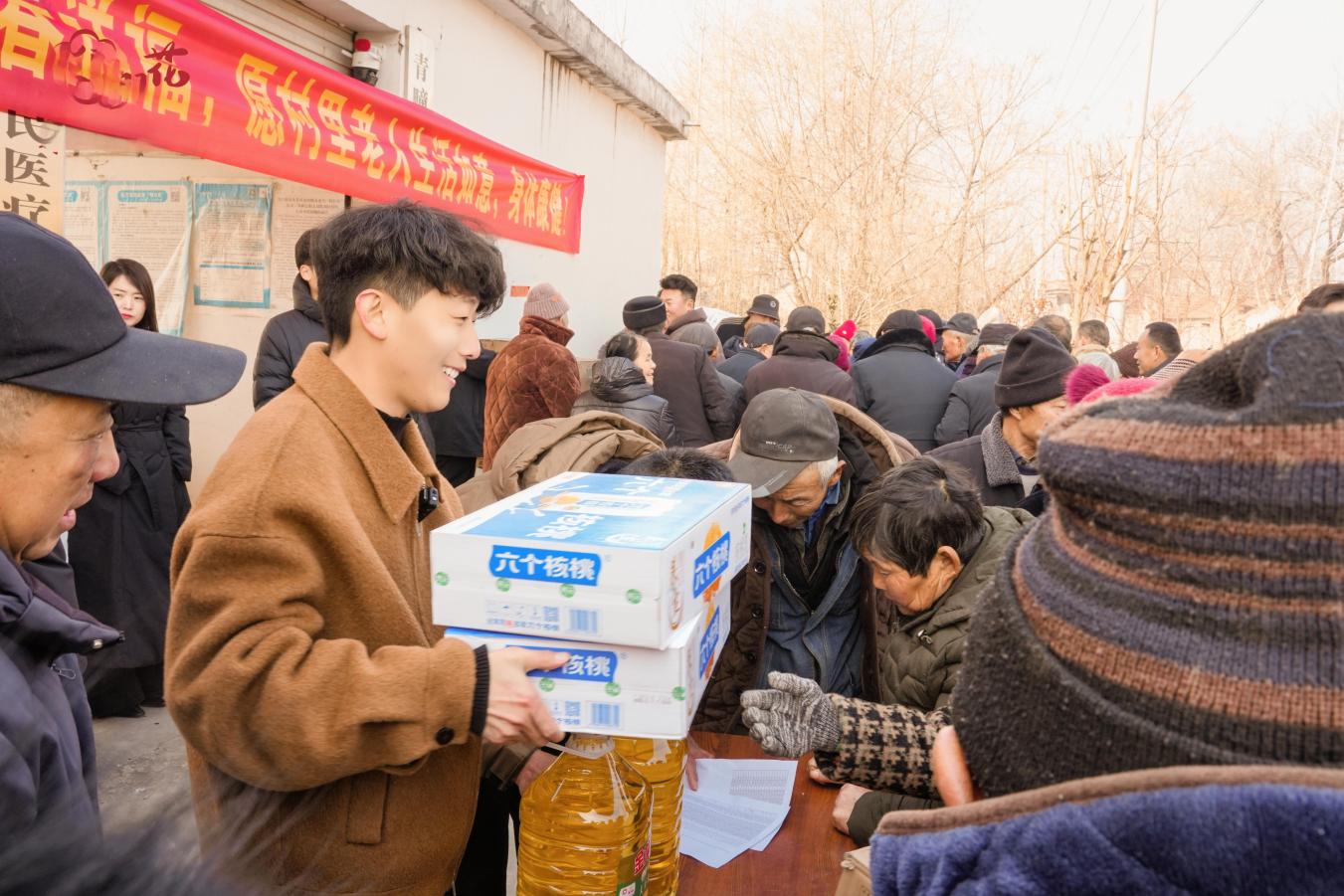 D:/青疃工作/李宁/投稿/2025年/树高千尺不忘根 致富路上守初心/树高千尺不忘根 致富路上守初心2.jpg树高千尺不忘根 致富路上守初心2
