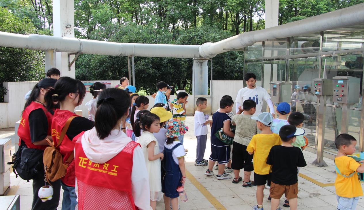 D:\2023年儿童、老人服务\7月\2023.7.25暑期公益班户外实践活动\活动照片\照片1.jpg照片1