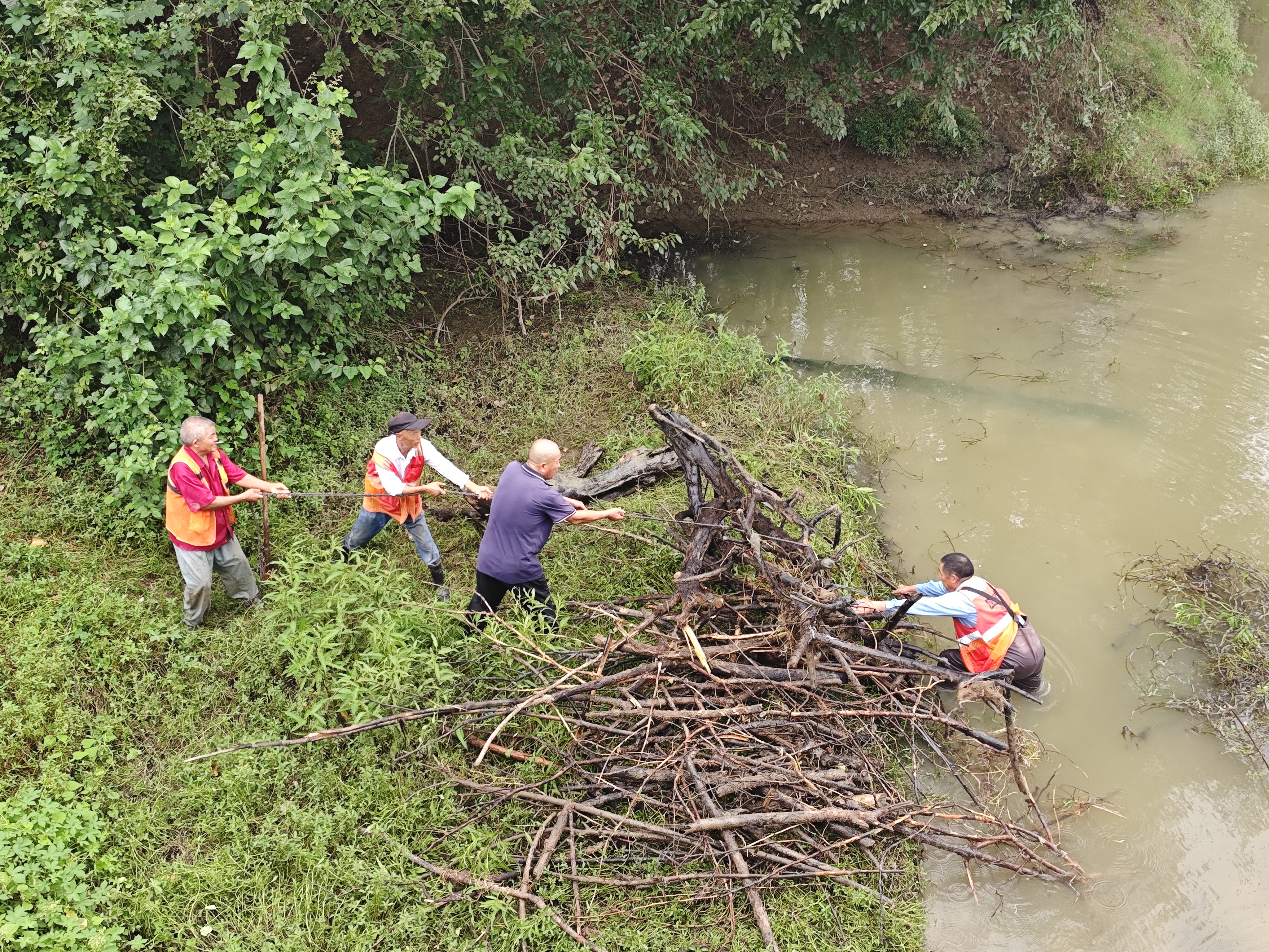 093bb7b0ea64640f953c6dc12993bdc