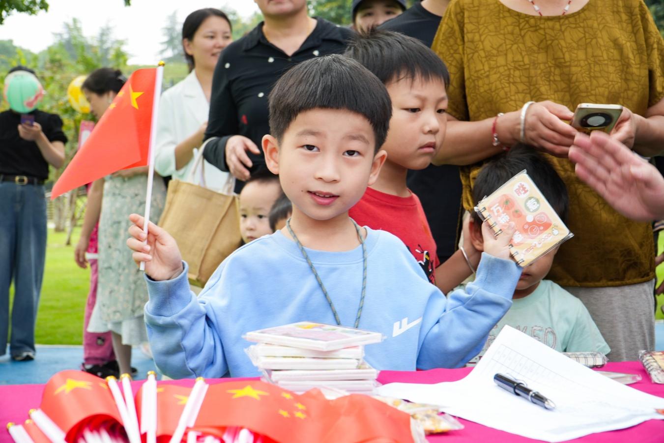C:\Users\dell\Desktop\（改）天乐公园“家国同庆，月满情浓”双节活动圆满举行\微信图片_20250928155401.jpg