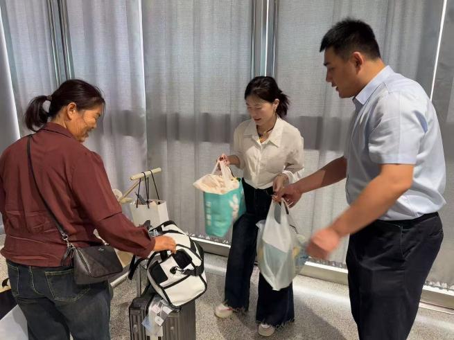 D:/U盘/月报/2025年度/9月月报图片/其他/锦旗/e78ceccdcef67fac46885502157a3685.jpge78ceccdcef67fac46885502157a3685