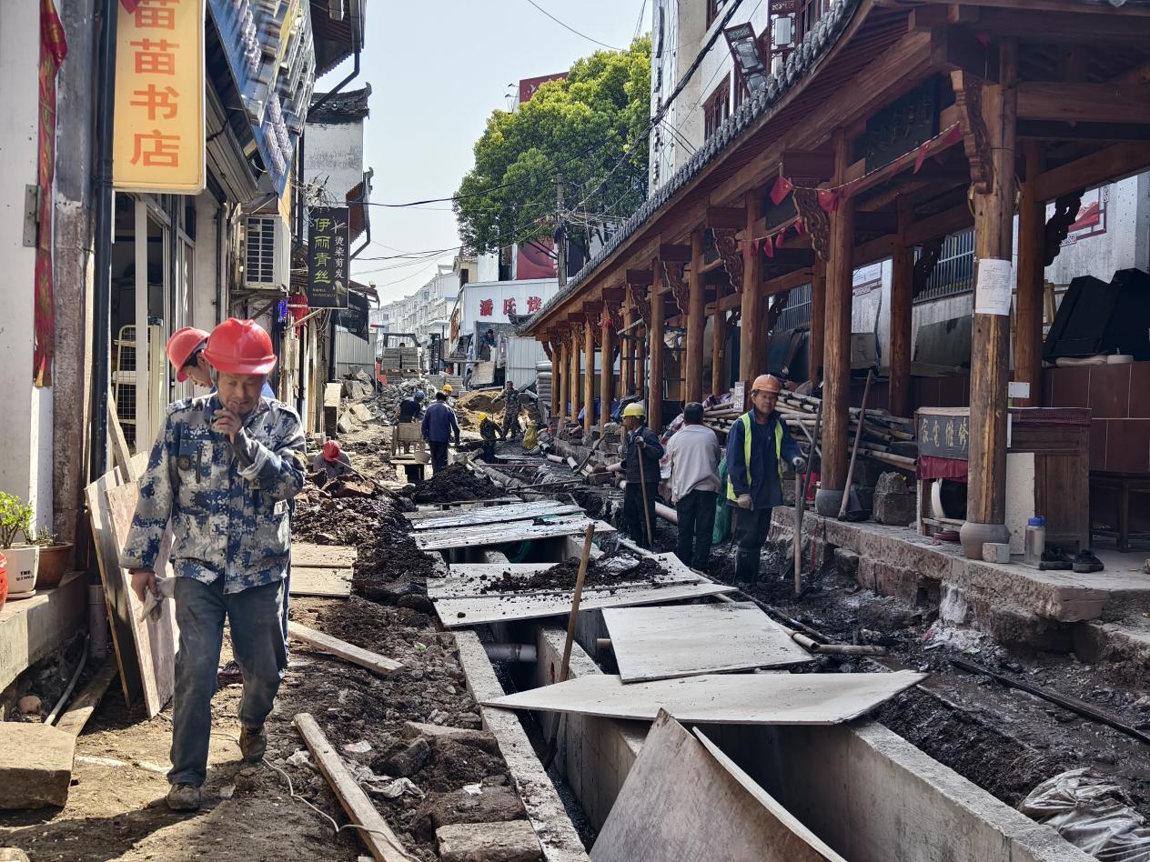 西街更新改造施工现场