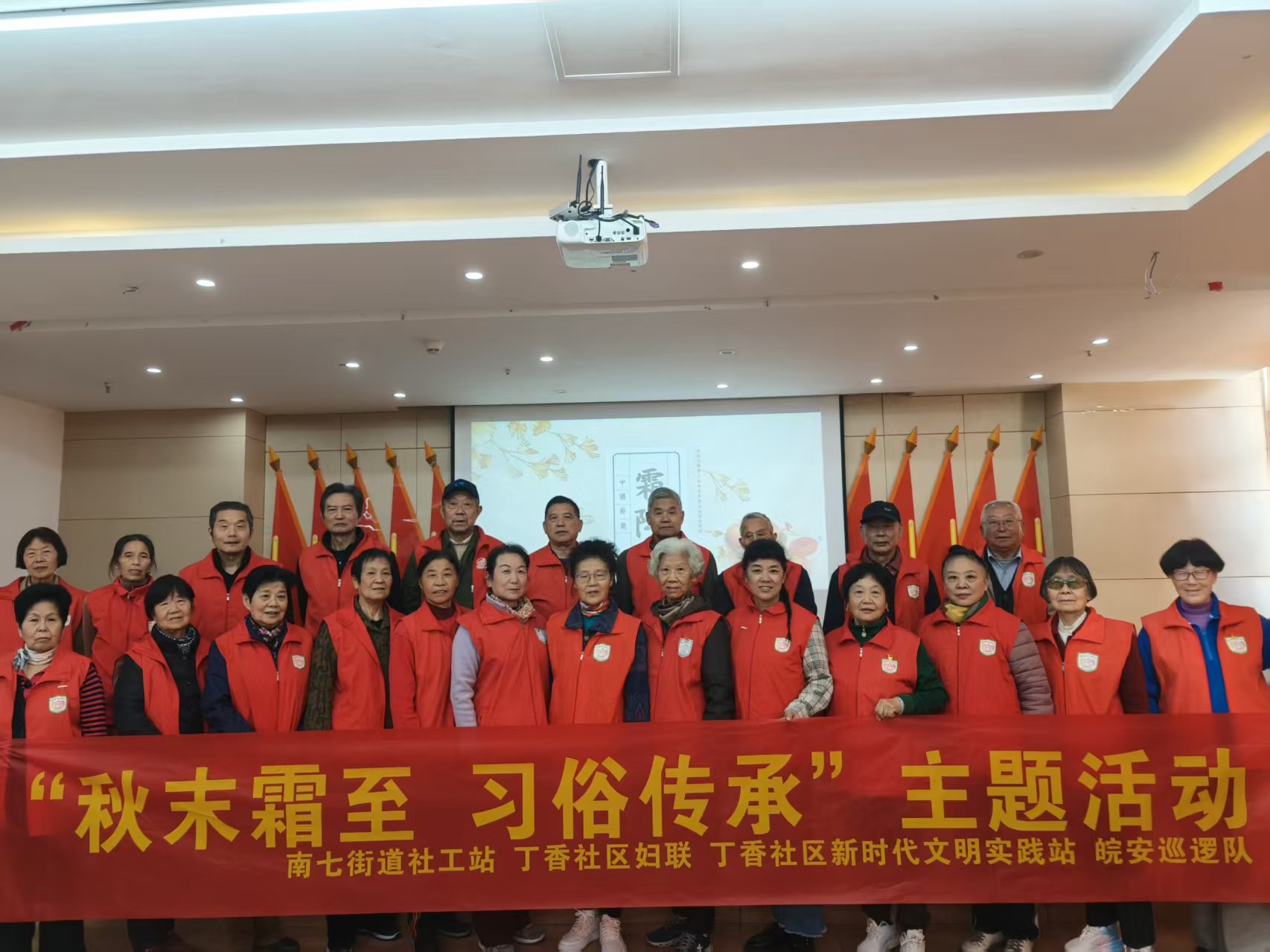 一群人站在台上

AI 生成的内容可能不正确。