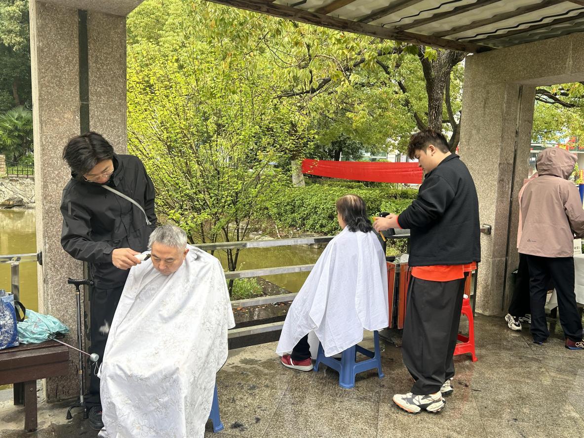 枫荷社区——便民服务，贴心关怀