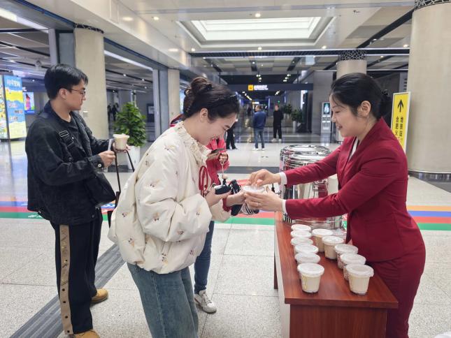 C:/Users/火车站/Desktop/暖冬相伴，茶暖旅途/5f1c5d15f7bb664036556f44eb706d58.jpg5f1c5d15f7bb664036556f44eb706d58