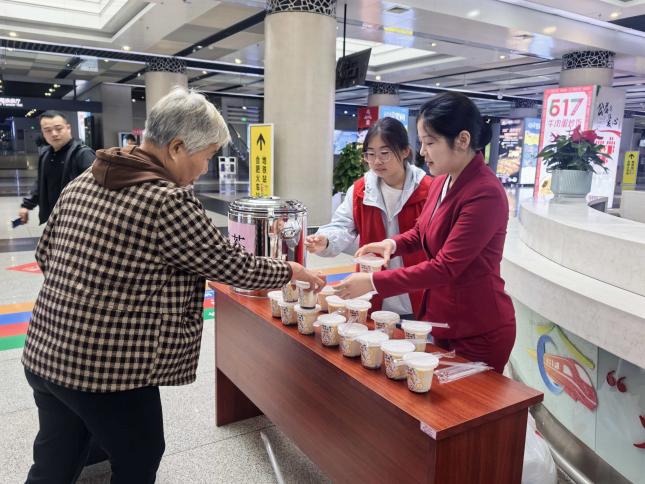 C:/Users/火车站/Desktop/暖冬相伴，茶暖旅途/e3e44d1f1d2a2620cc973c8e4f101f8c.jpge3e44d1f1d2a2620cc973c8e4f101f8c