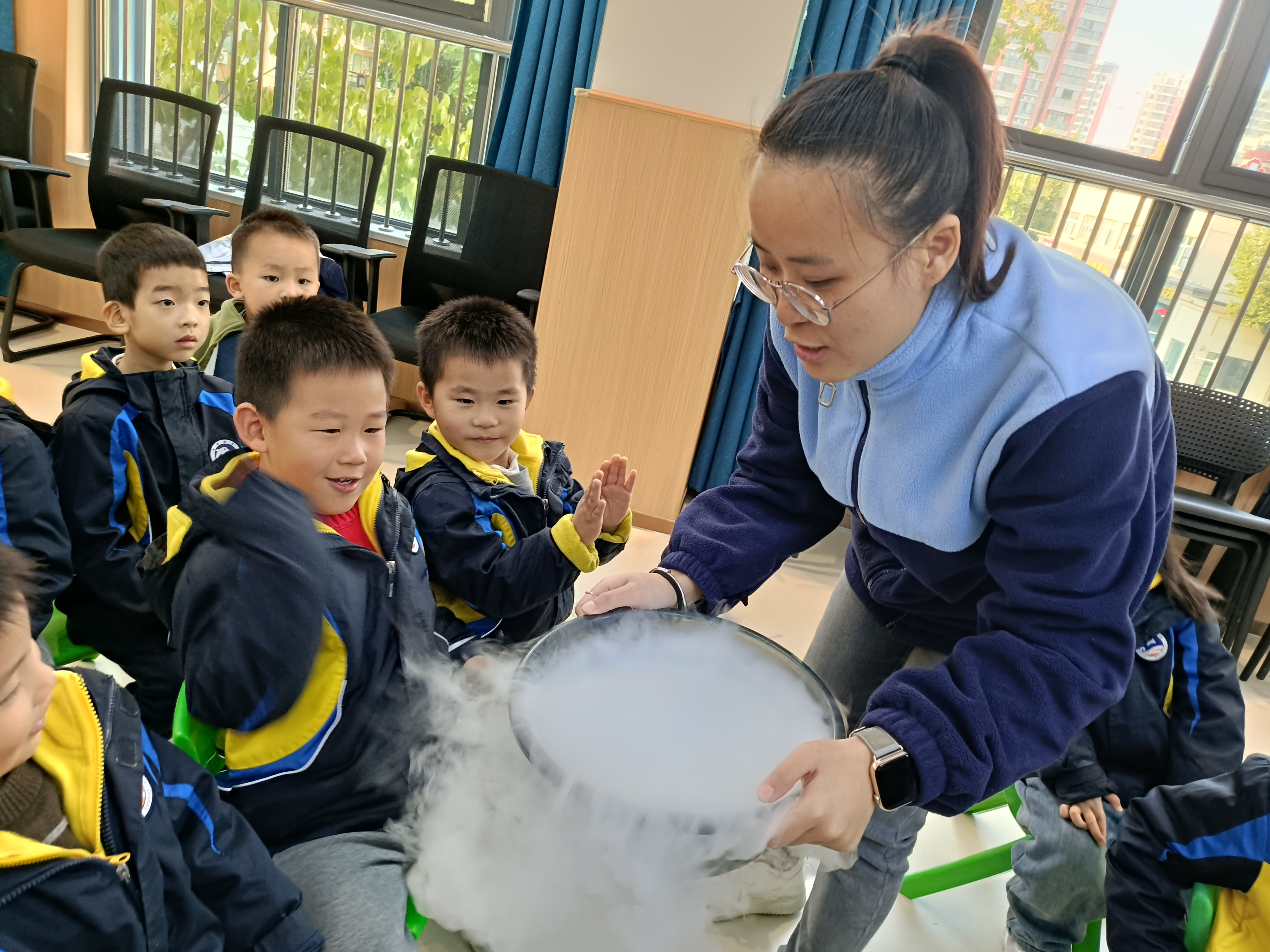 图示, 示意图

中度可信度描述已自动生成