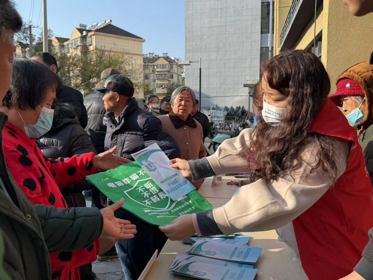 e833e9a193db03f31d4088d9d7fa9a9