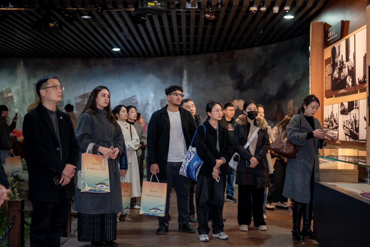 D:/董燕工作资料/2025年工作资料/12月份工作资料/12.8名人馆活动资料/12.8新闻稿/YCM01574.jpgYCM01574