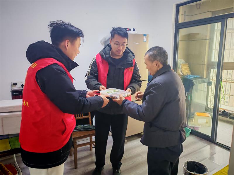 学雷锋爱心送餐