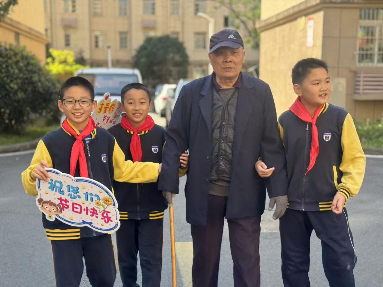 c37c85a5f824b423840e07ee9d0f72d