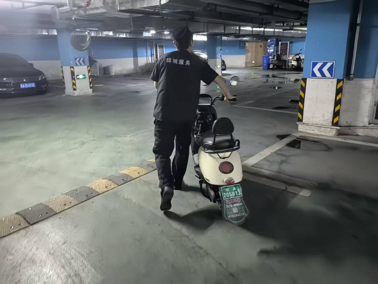 许建1.1.jpg 许建1.1.jpg