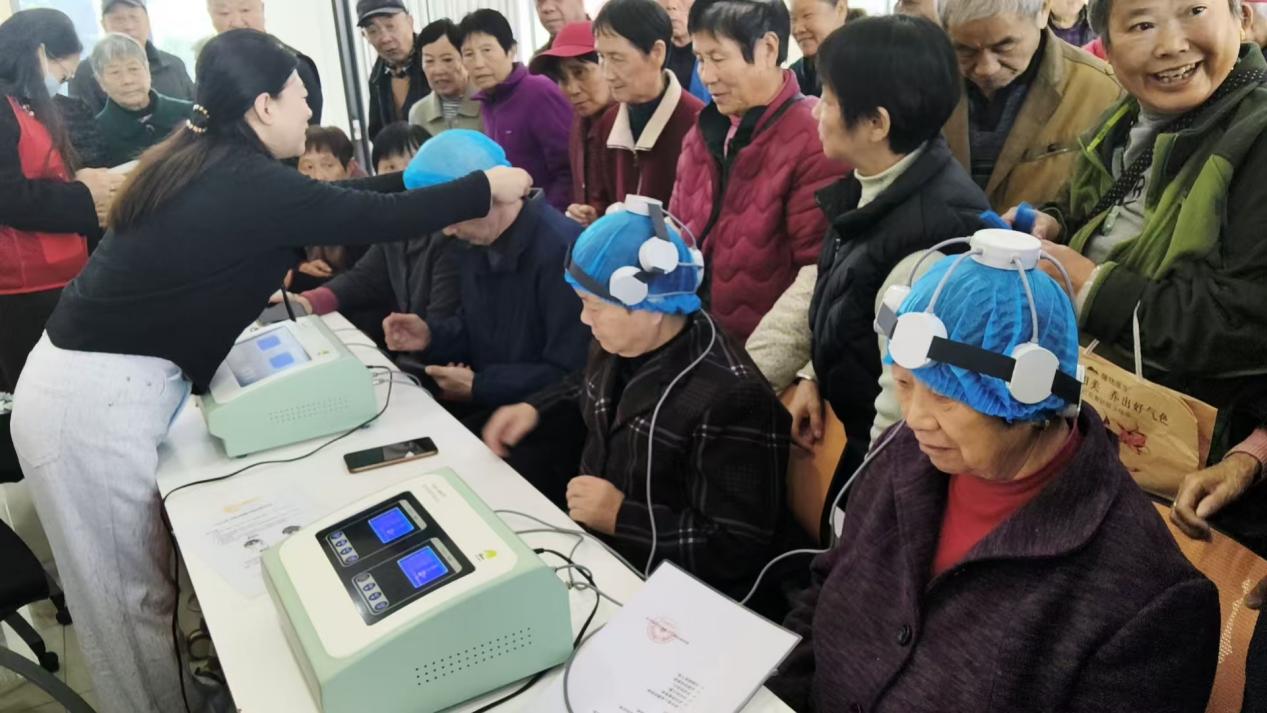 许燕2.1.jpg 许燕2.1.jpg