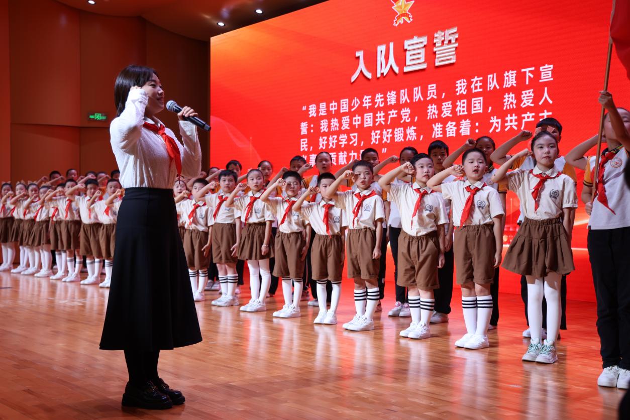 “强国复兴有我 争当新时代好少年”纪念中国少年先锋队建队76周年瑶海区主题队日活动在瑶海区青年创意田园二期举行行。