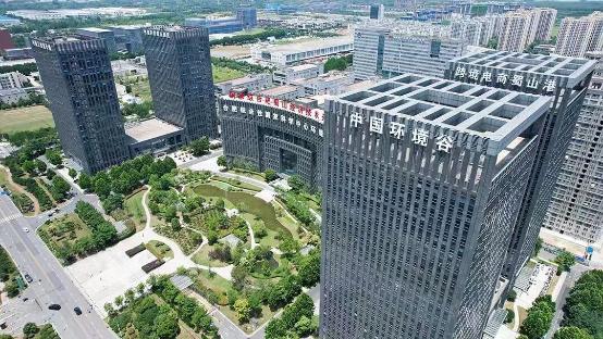 建筑与房屋的城市空拍图

描述已自动生成