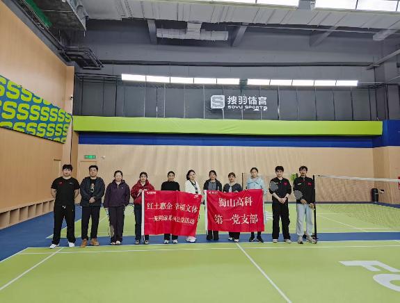 图片包含 运动, 体育, 院子, 人

描述已自动生成