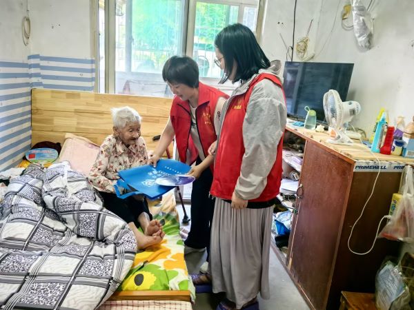 张桂英