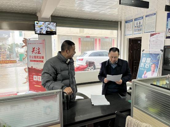 4法律顾问汪良宽律师到村提供法律服务