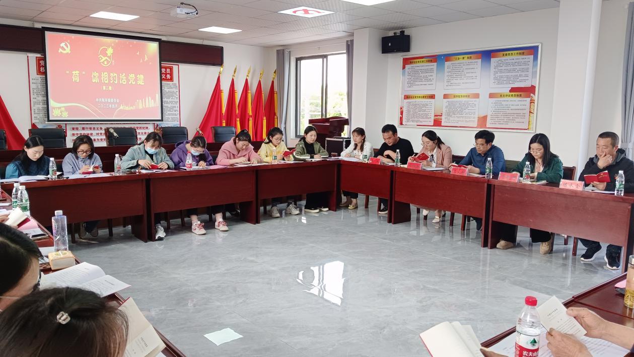 “‘荷’你相约话党建”是陶辛镇2023年打造党建特色品牌进行的“微创新”，活动通过实地走访调研、座谈交流、业务培训等方式，搭建起镇村党务工作者沟通交流平台。