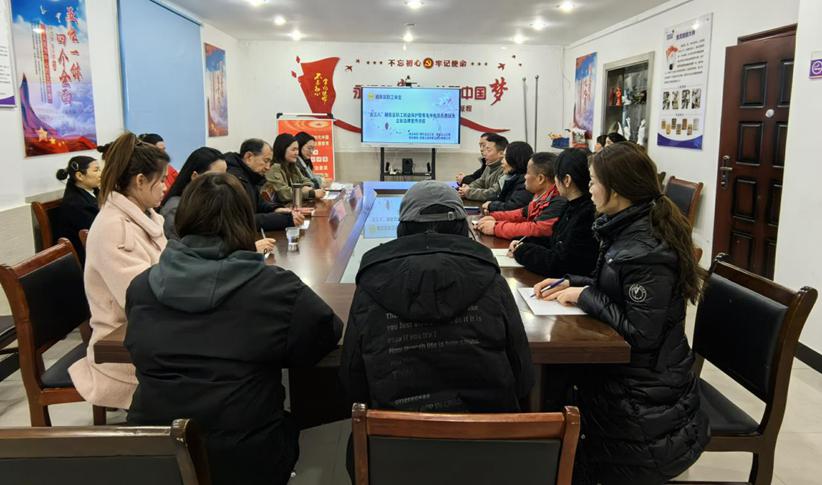 阜阳市颍东区仲裁员、调解员、党建指导员与一线职工共话和谐