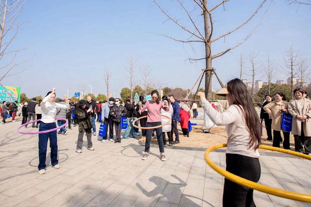 阜阳市颍东区总工会联合多部门举办“庆三八、强体魄”健康快乐徒步行活动5