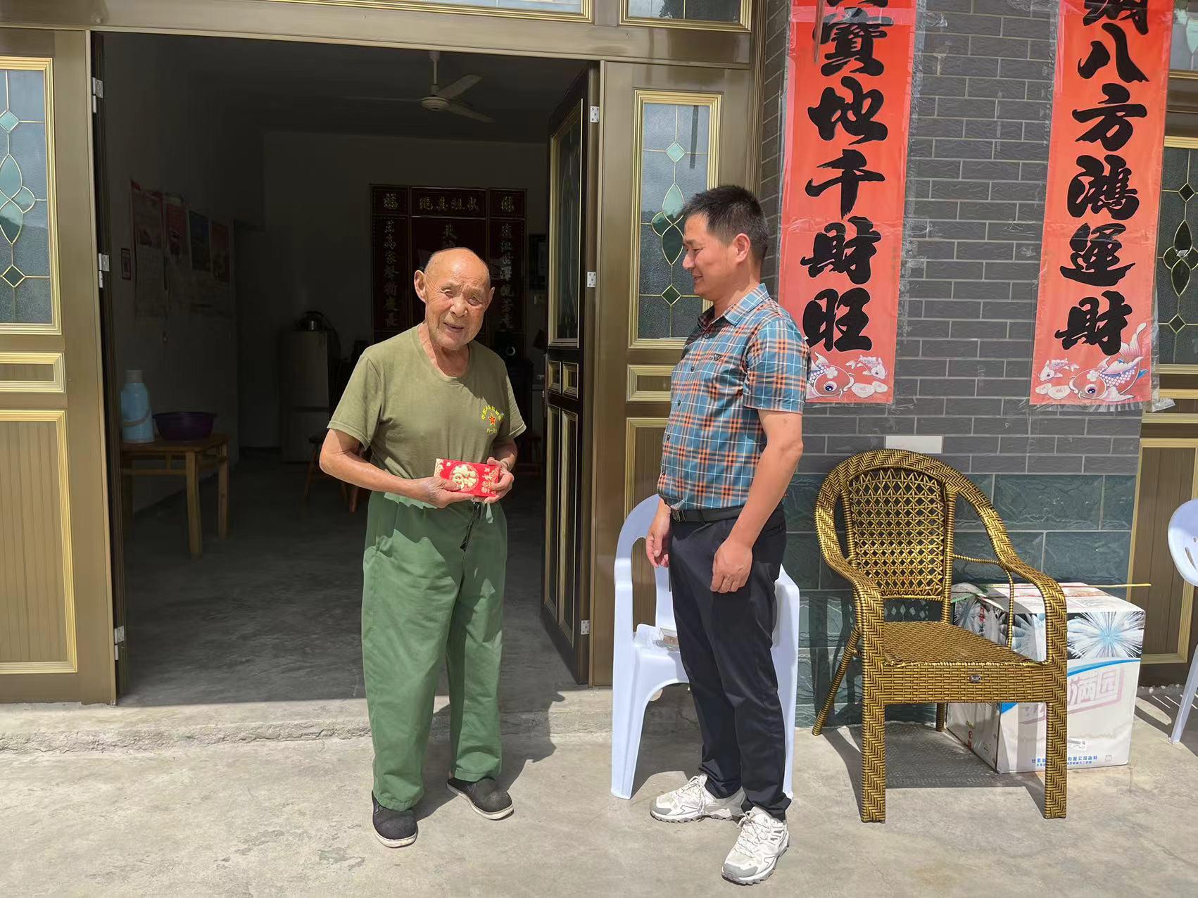 F:\Desktop\八一慰问照片\沈桥村2024年八一慰问\何光余.jpg