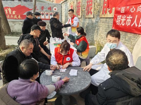 明光街道市府社区：社区义诊践初心 构筑健康防护网 (4)