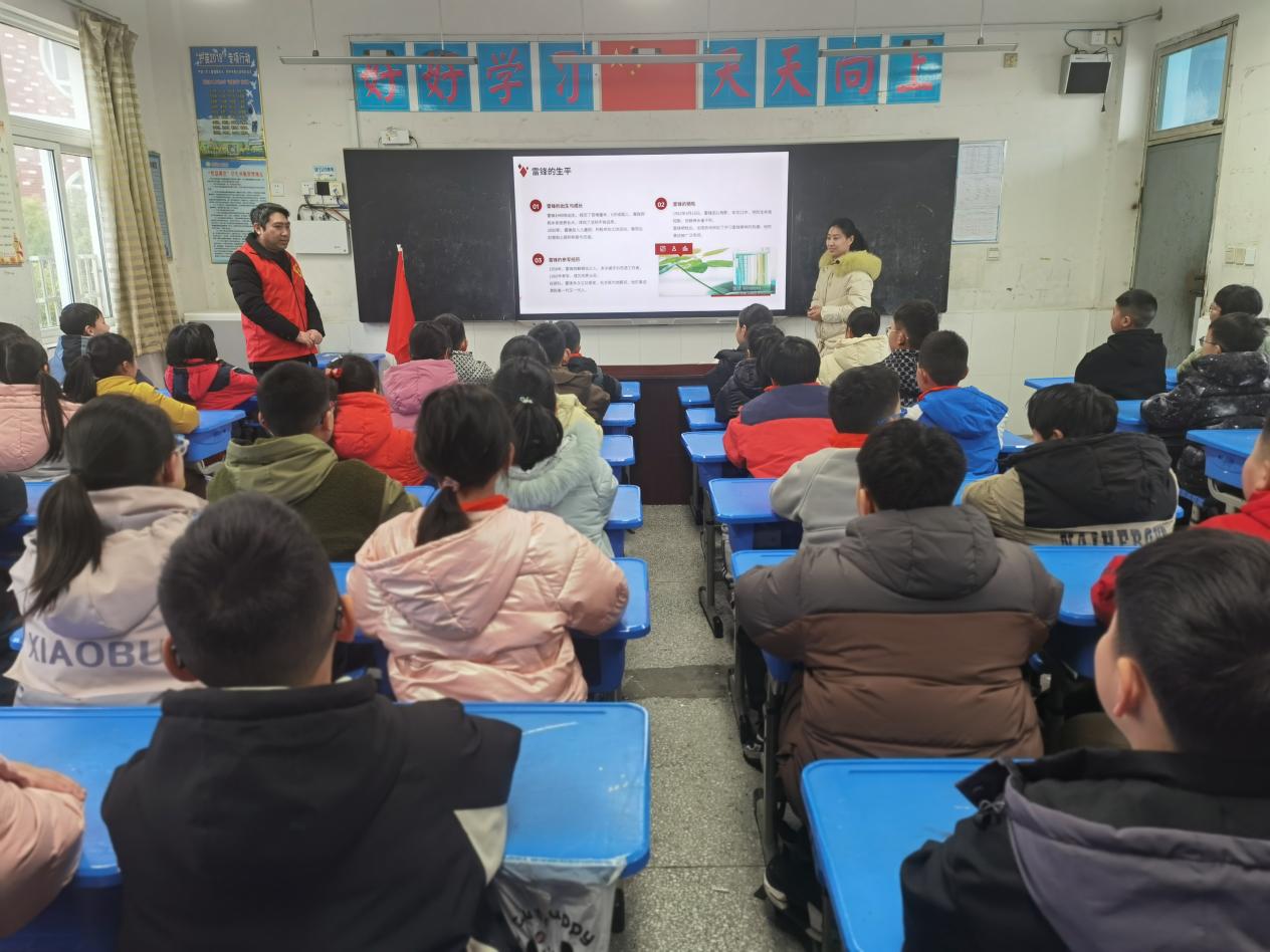 明光街道市府社区：传承雷锋精神 争做时代新人 (2)