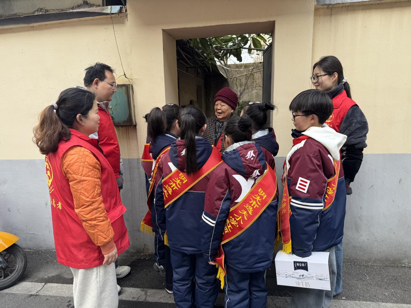 明光街道女山路社区开展“学雷锋 做志愿 服务改革建新功”学雷锋志愿服务系列活动 (4)