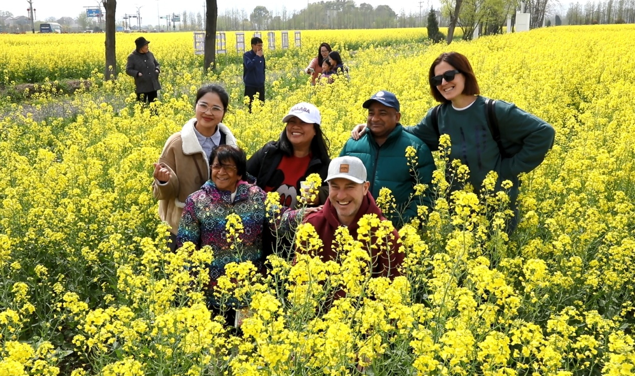 在油菜花海拍照.jpg