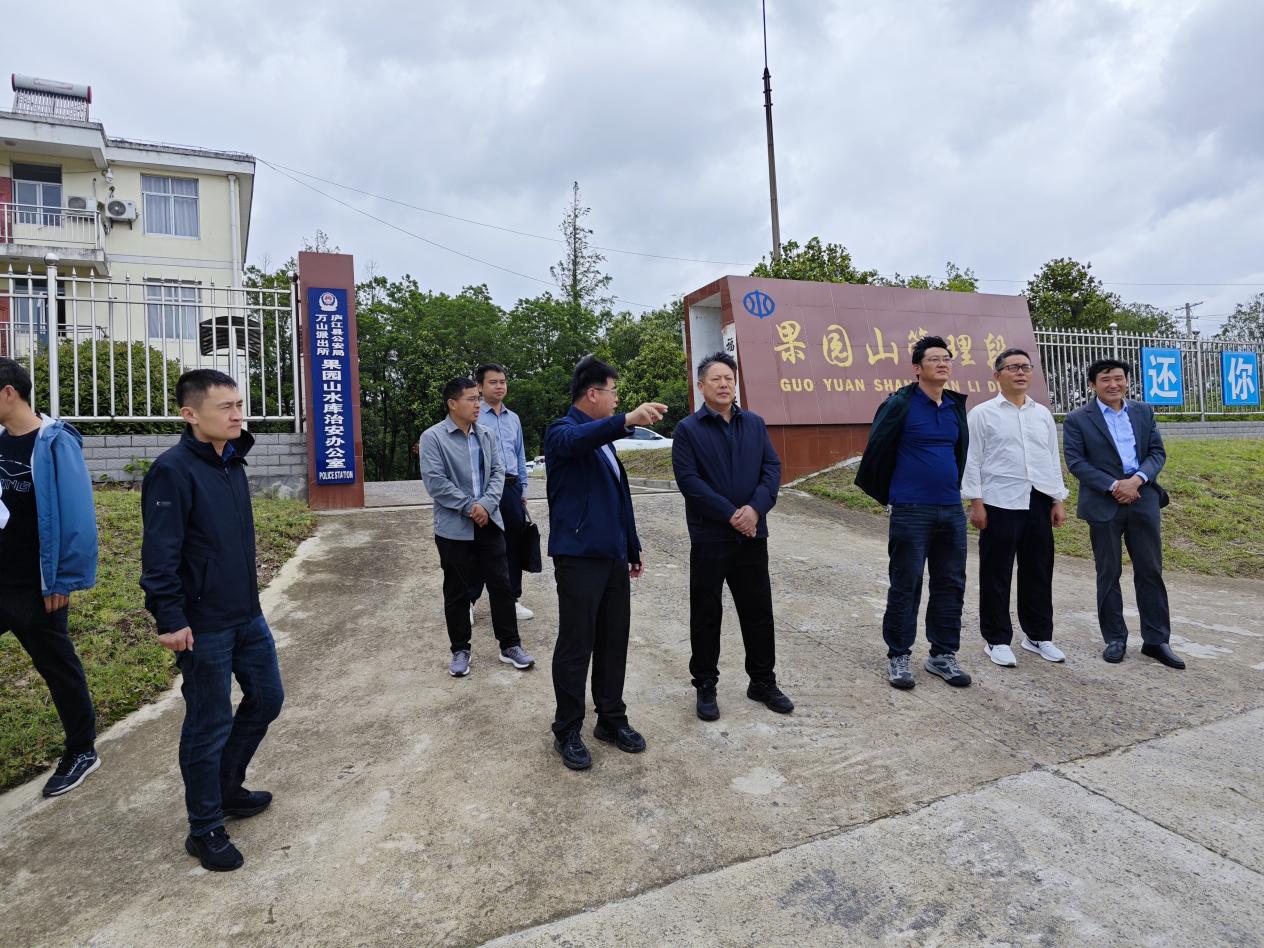 调研环境状况和环境保护目标完成情况，打好污染防治攻坚战