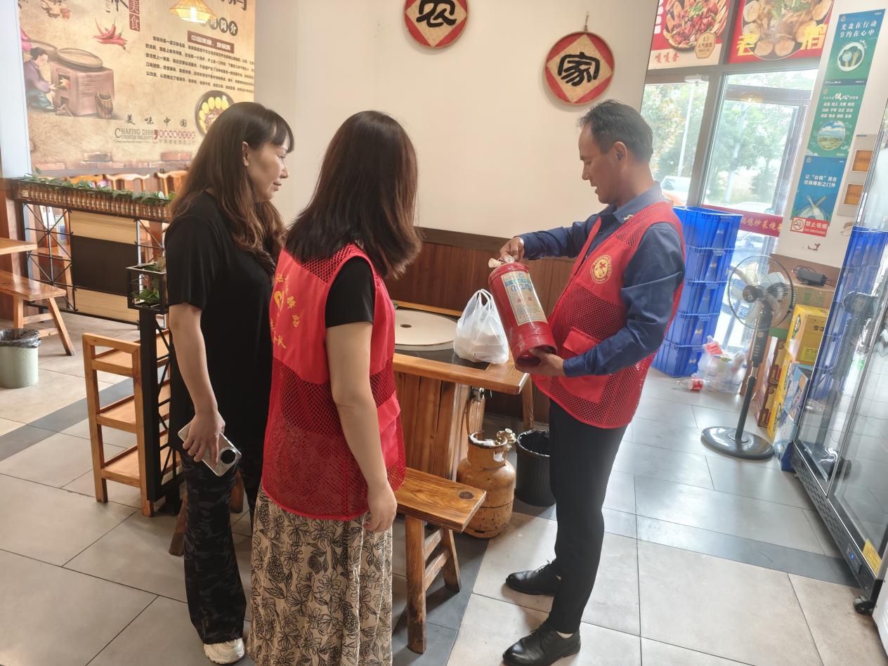 明光街道吕郢社区开展节后复工重点场所安全生产大检查3