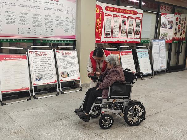 单位：福和社区新时代文明实践站 活动时间：2025年10月17日 活动主题：丰富活跃文化生活 活动内容：“欢聚幸福院 共度重阳节”主题活动 (8)