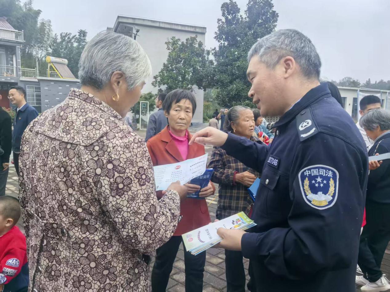 7674386f33a3444d687e0ae6b94bc5d7