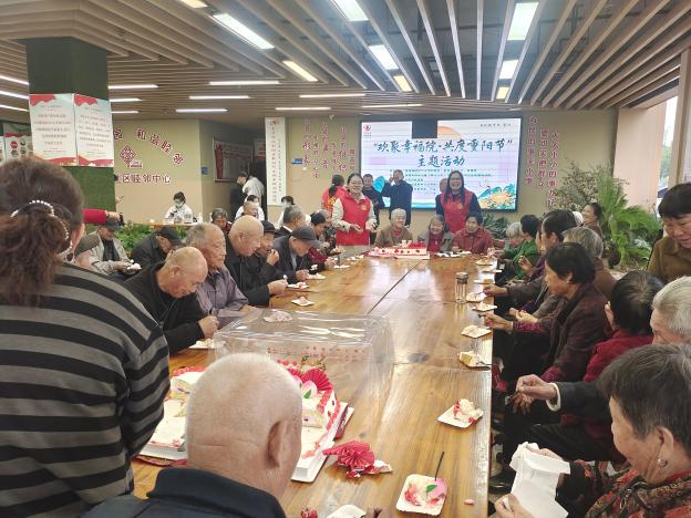 单位：福和社区新时代文明实践站 活动时间：2025年10月17日 活动主题：丰富活跃文化生活 活动内容：“欢聚幸福院 共度重阳节”主题活动 (12)