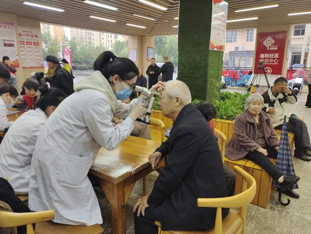 单位：福和社区新时代文明实践站 活动时间：2025年10月17日 活动主题：丰富活跃文化生活 活动内容：“欢聚幸福院 共度重阳节”主题活动 (1)