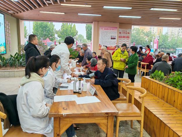 单位：福和社区新时代文明实践站 活动时间：2025年10月17日 活动主题：丰富活跃文化生活 活动内容：“欢聚幸福院 共度重阳节”主题活动 (6)