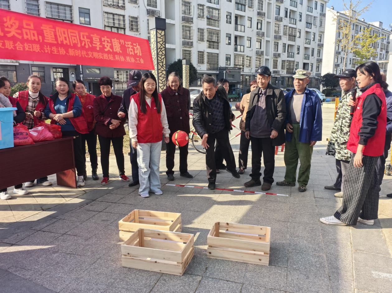 13edbaefe8a428d7e9a454e28bb800c0