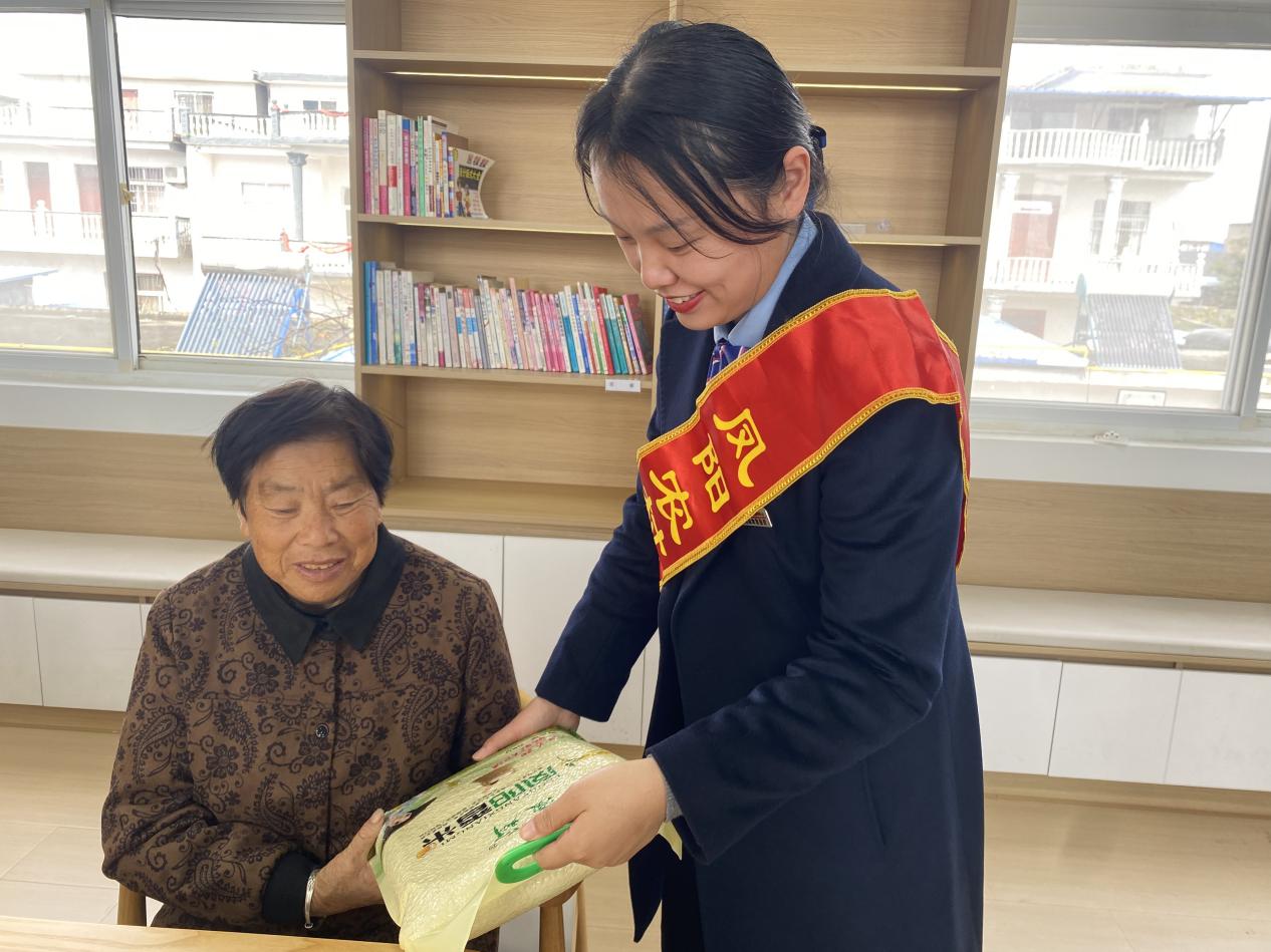 2cab39a8378d4cc19ba9c6c5aafa4097