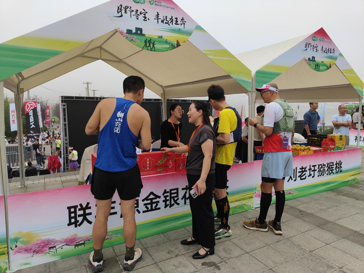 金郢社区售卖金银花茶