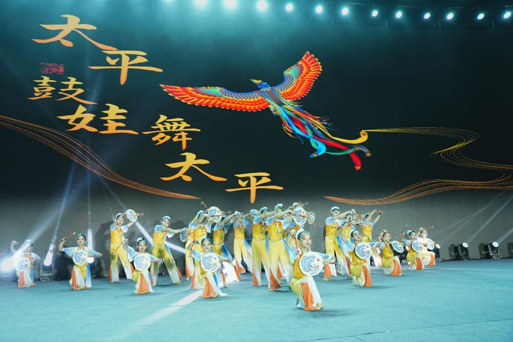 文艺表演《太平鼓娃舞太平》_看图王