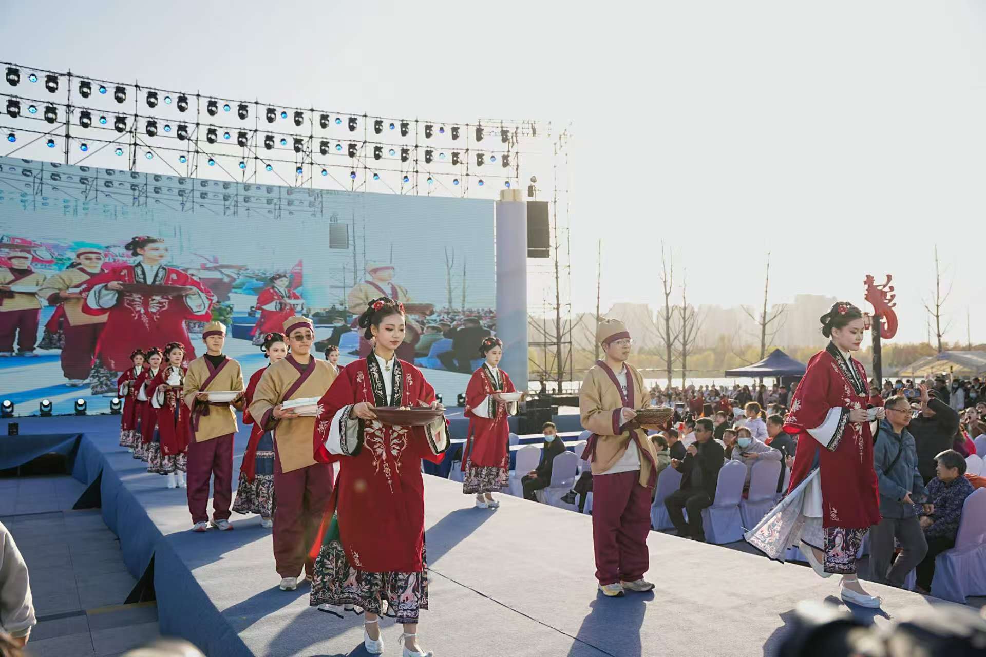 2b35e163b0418a60b19be535f2213639