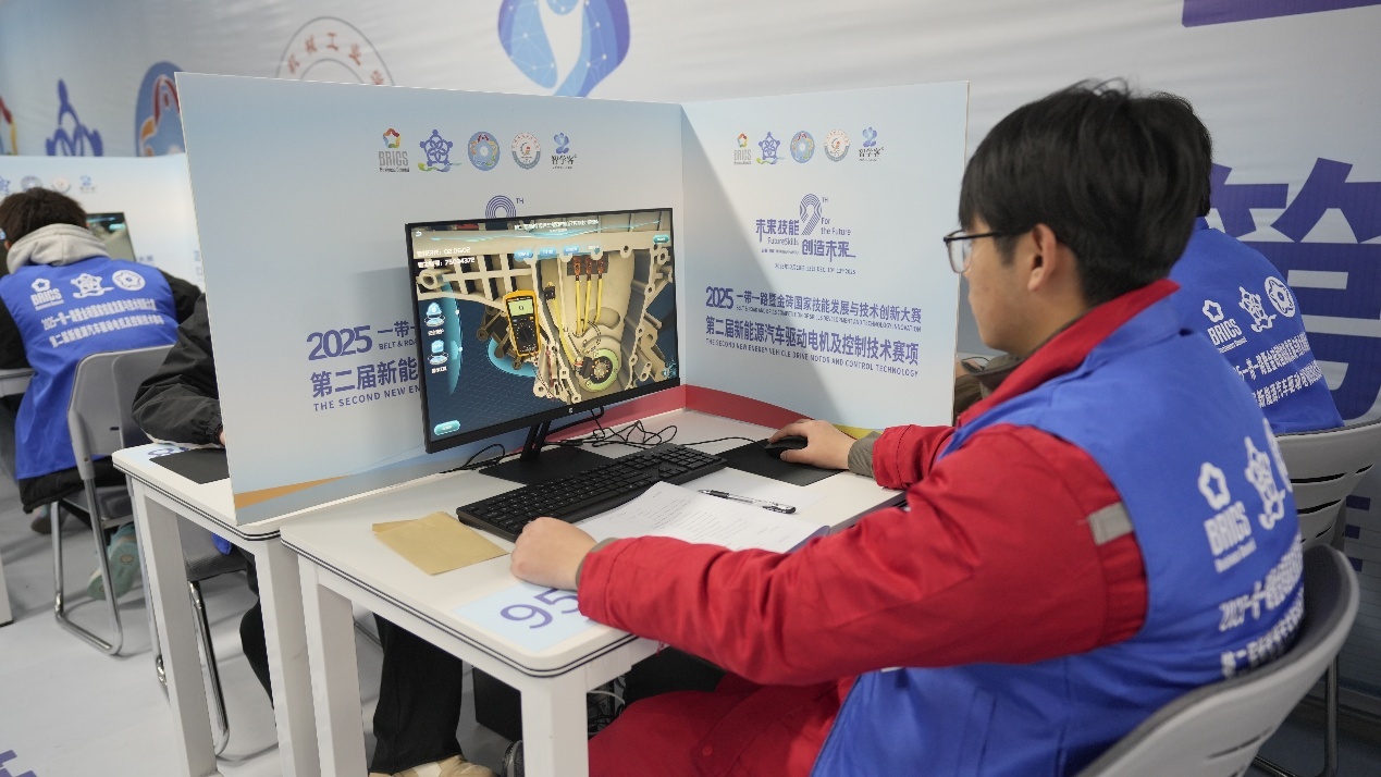 图片包含 游戏机, 桌子, 电脑, 房间

AI 生成的内容可能不正确。