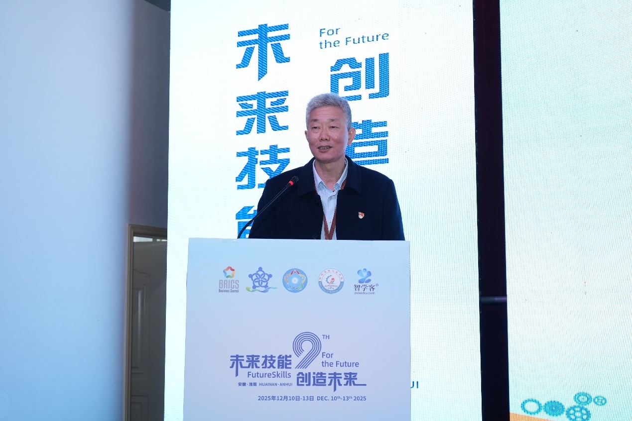 文本, 白板

AI 生成的内容可能不正确。